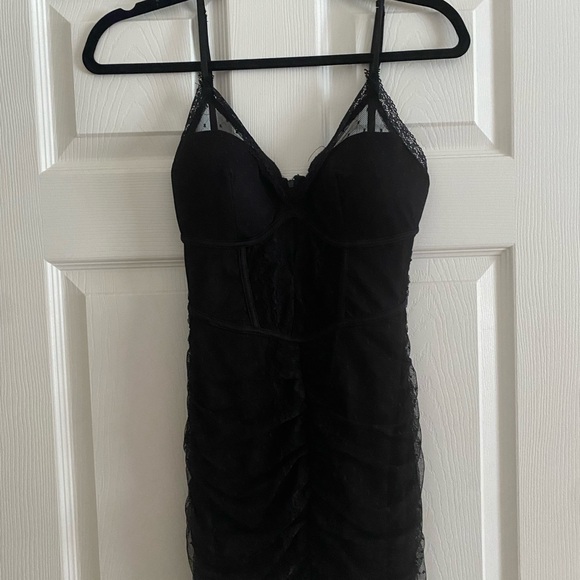 Black mini dress size small. Only worn once - Picture 4 of 7